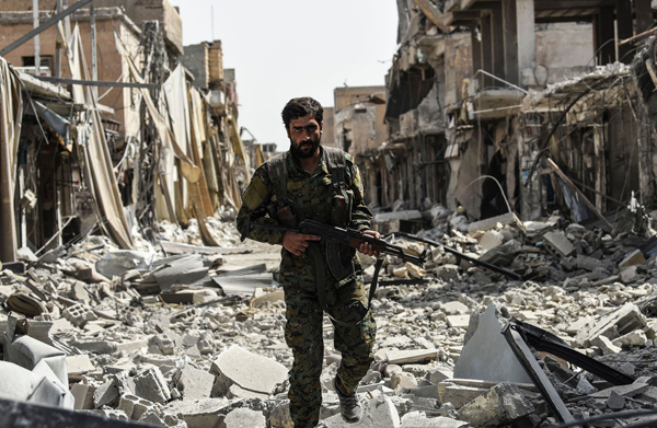 Soldier walking through Raaqa - Blog