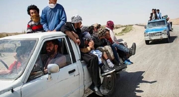 Afghan refugees entering Iran from Nimroz province of Afghanistan — a key smuggling province. Photo: social media