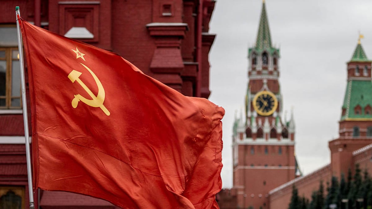 communist flag red square - Blog